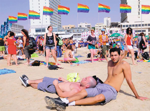 Israeli homosexuals flock to beach