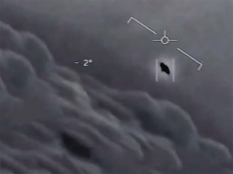 US Navy pilot videos UFO